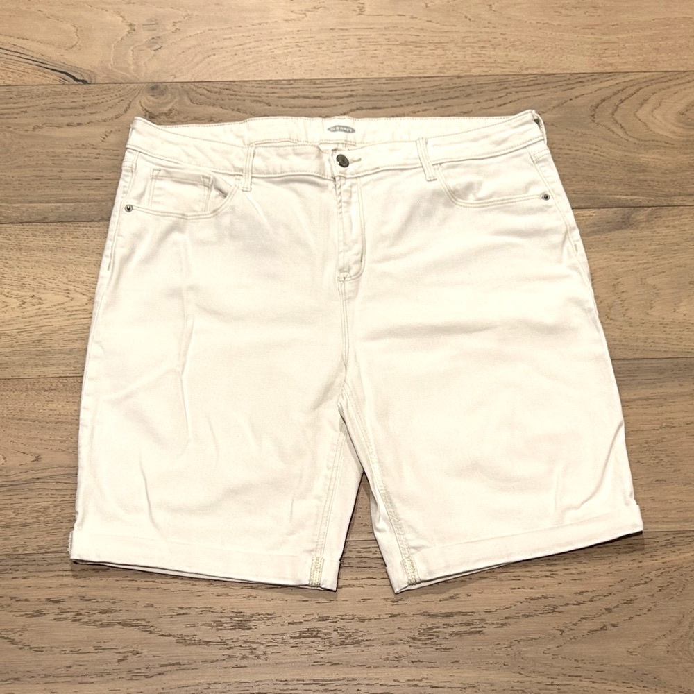 EUC Size 16 Old Navy denim shorts with stretch.